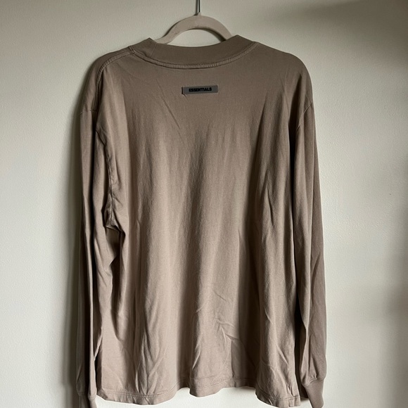 Essentials camel long sleeve - Picture 3 of 3